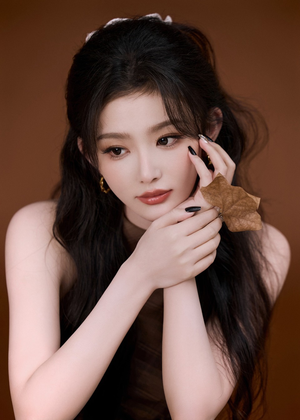 孔雪儿温柔拂于惬意时光 顾盼生辉释放率性活力  第10张