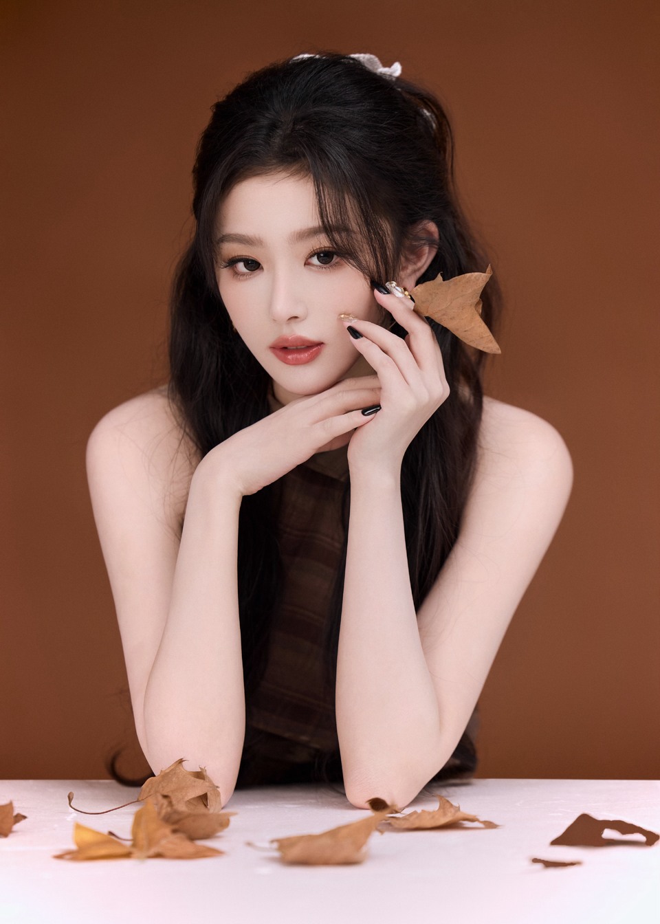 孔雪儿温柔拂于惬意时光 顾盼生辉释放率性活力  第7张