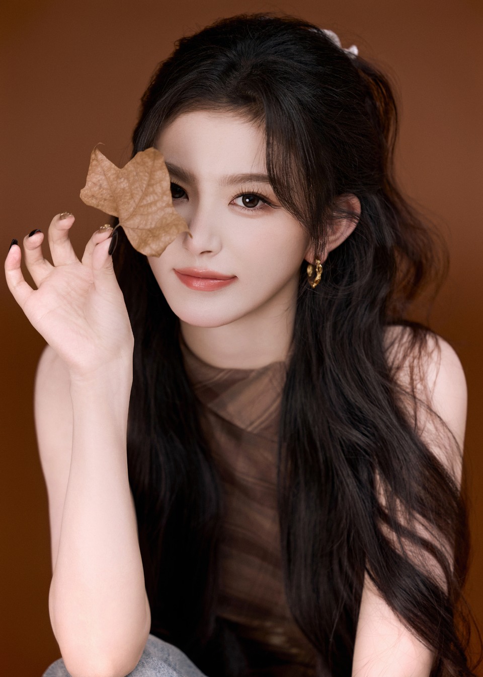 孔雪儿温柔拂于惬意时光 顾盼生辉释放率性活力  第6张