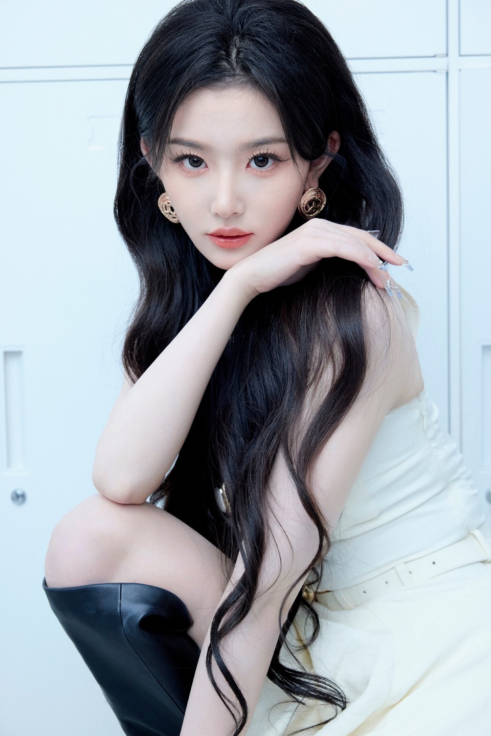 孔雪儿彰显青春活力之姿 织就飘逸的灵动与优雅  第6张