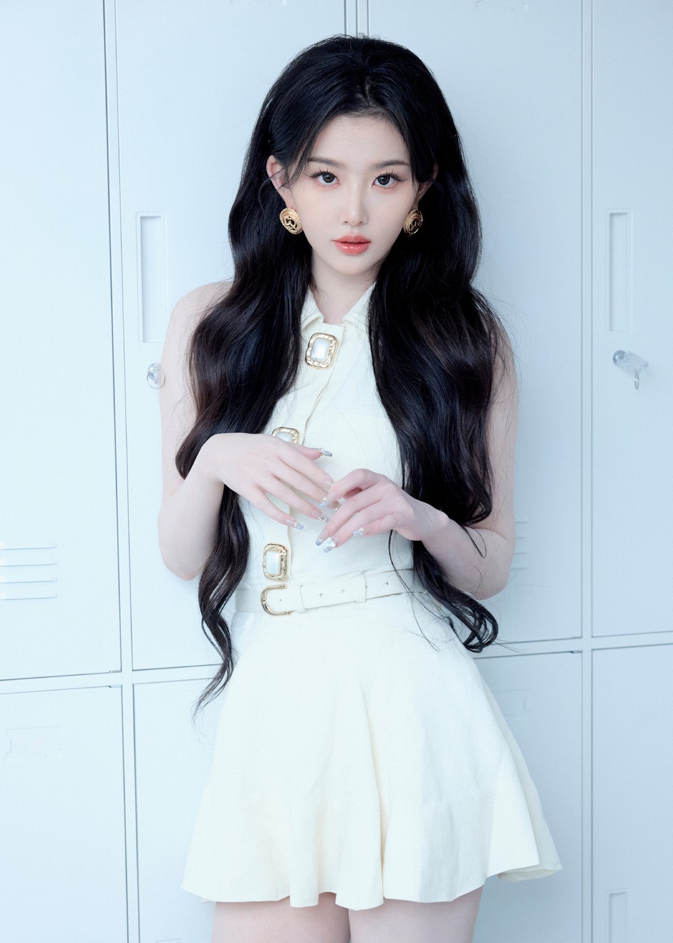 孔雪儿彰显青春活力之姿 织就飘逸的灵动与优雅  第3张