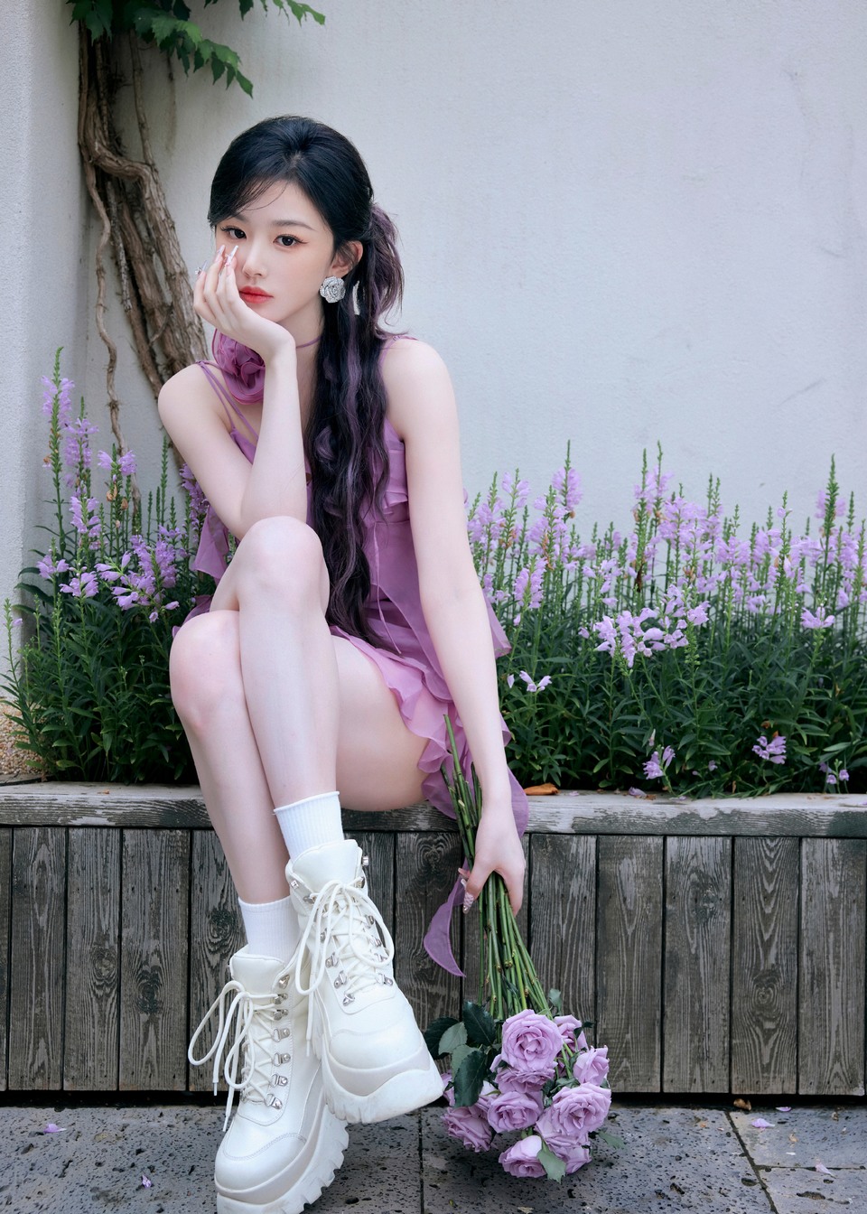 孔雪儿捕捉秋日暖阳 馥郁芬芳悠享瑰趣时光