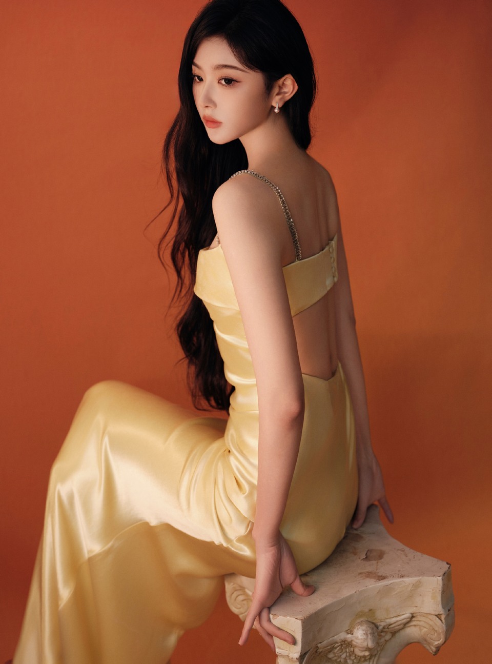 孔雪儿馥郁缱绻 以优雅为画笔描绘肆意光影人  第4张