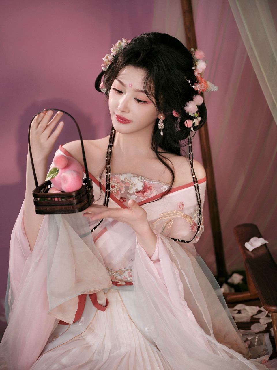 孔雪儿变身邪恶水蜜桃妖 桃之夭夭灼灼其华  第4张