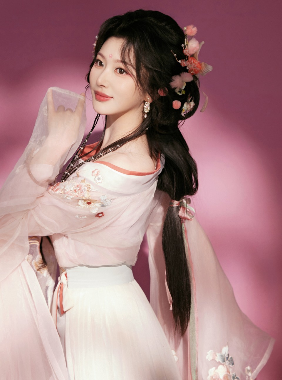 孔雪儿变身邪恶水蜜桃妖 桃之夭夭灼灼其华  第9张