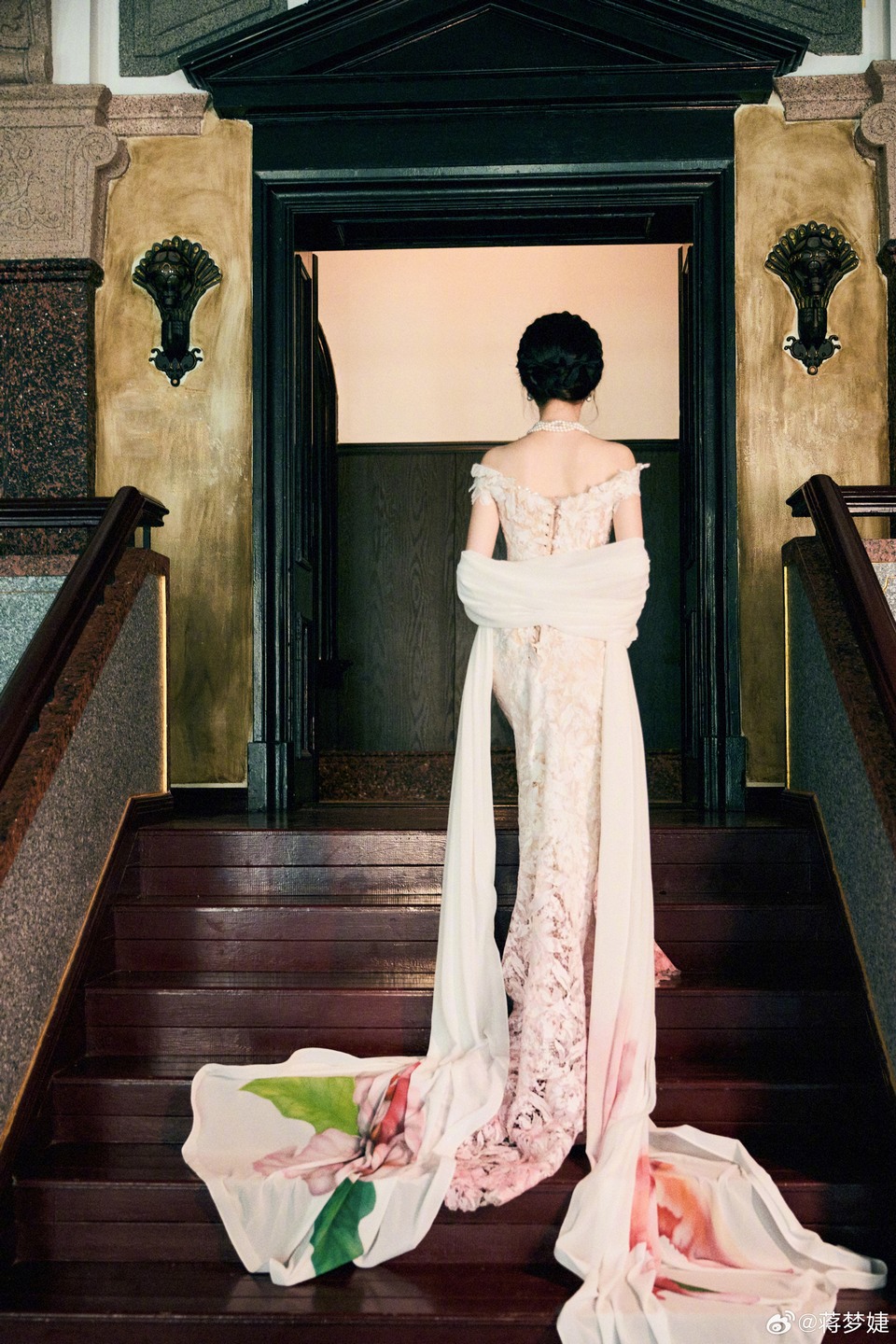 蒋梦婕不小心误入油画 携作品赴约共期待相逢  第3张
