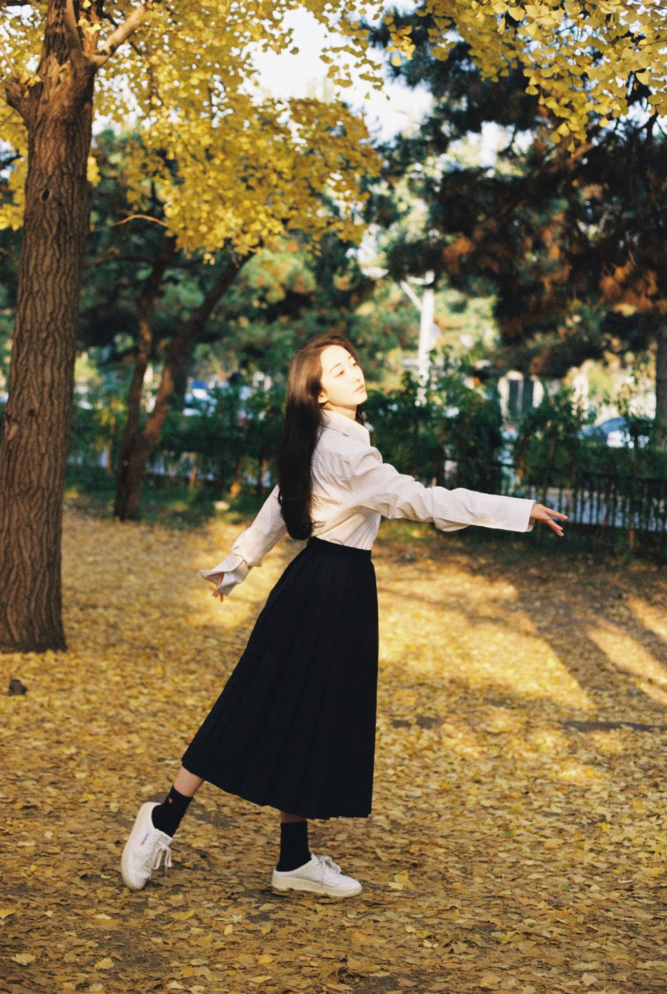 蒋梦婕重新穿上校服裙 年少记忆碎片掉落  第2张
