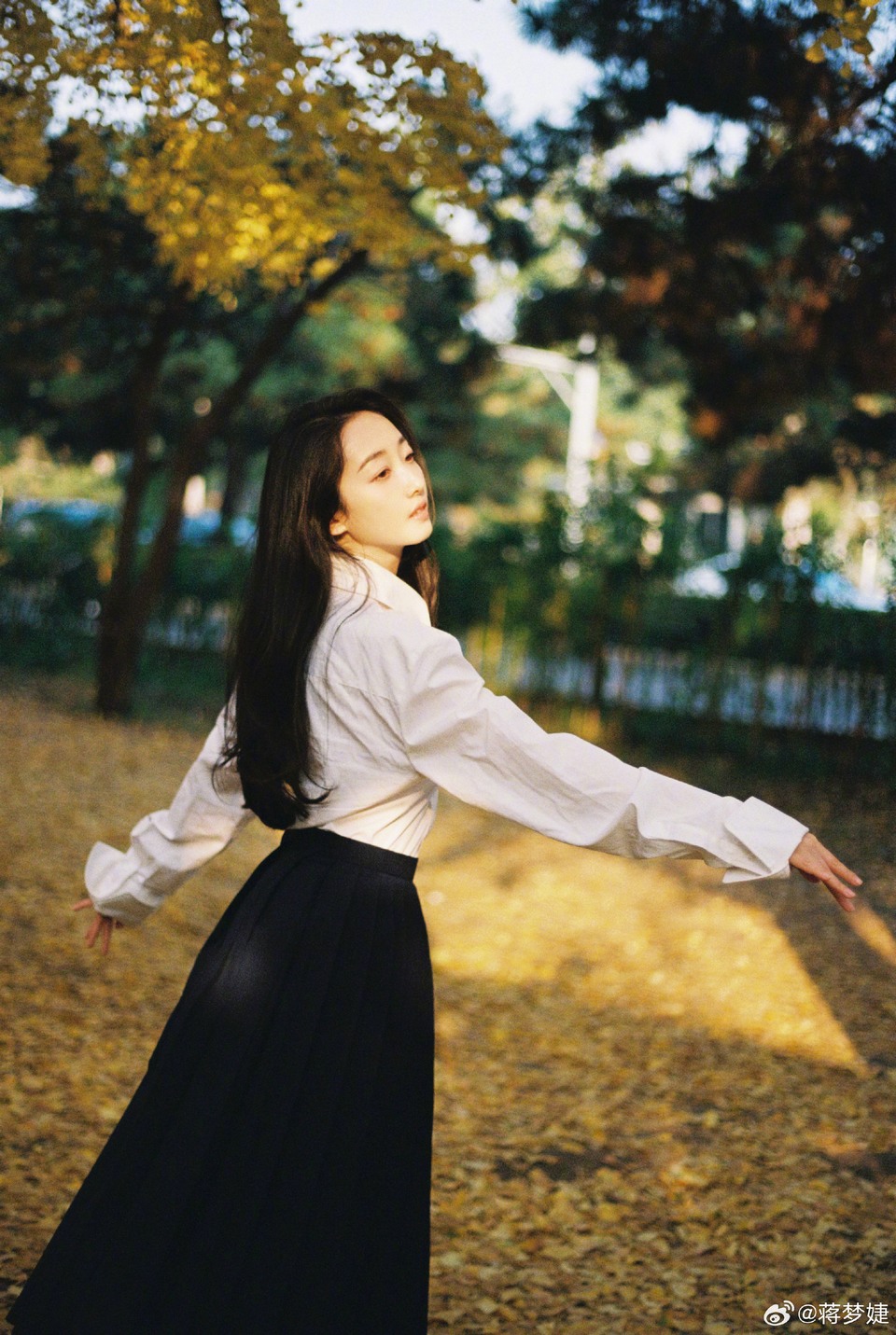 蒋梦婕重新穿上校服裙 年少记忆碎片掉落  第5张