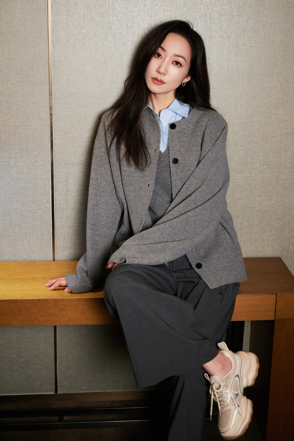 韩雪宽松衣着尽显松驰美感 以简约释放洒脱  第4张