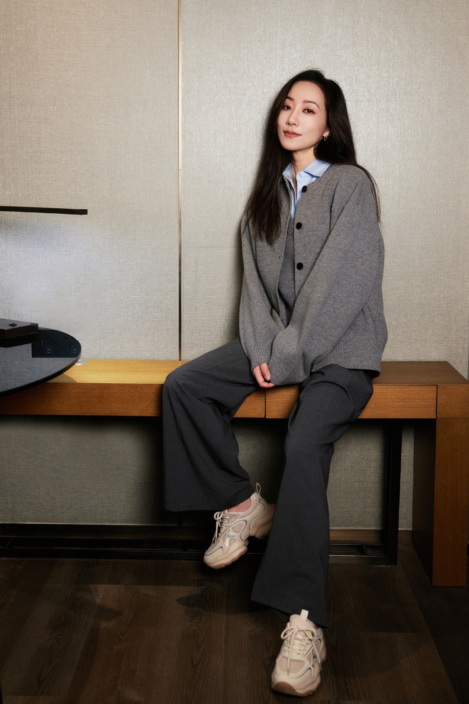 韩雪宽松衣着尽显松驰美感 以简约释放洒脱