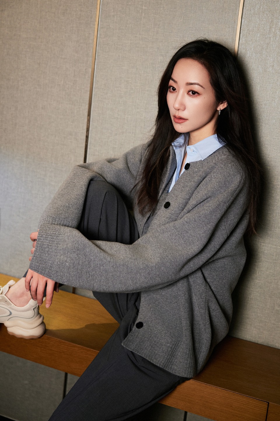 韩雪宽松衣着尽显松驰美感 以简约释放洒脱  第2张
