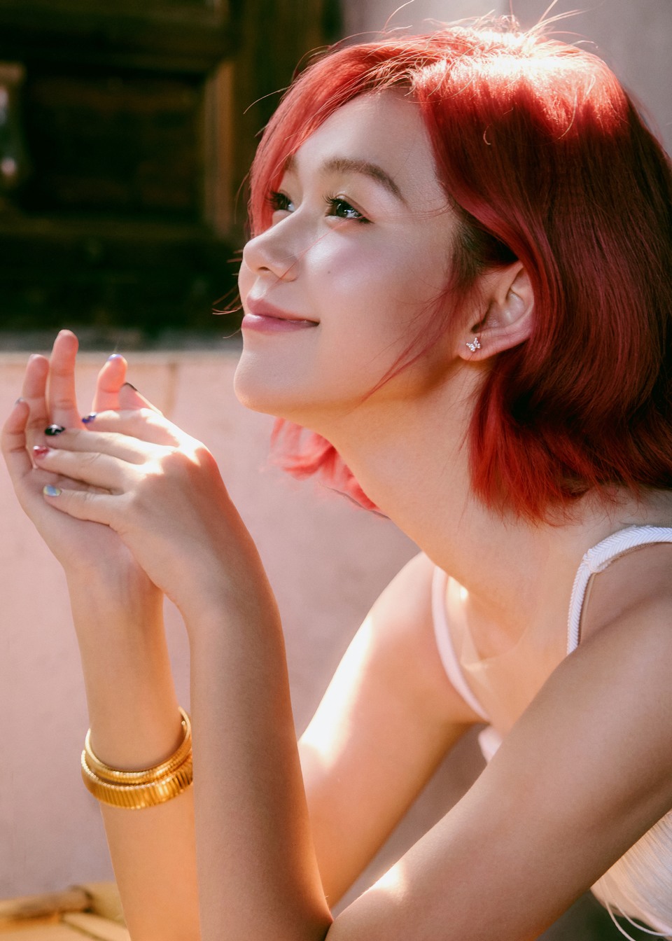 段奥娟漫步花妍秘境 邂逅舒意自在尽释随性本色  第10张