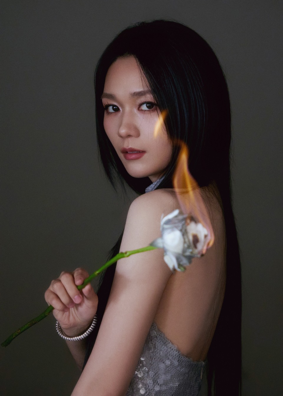 段奥娟光影璀璨如星点缀 燃烧的玫瑰炽热纯粹  第7张