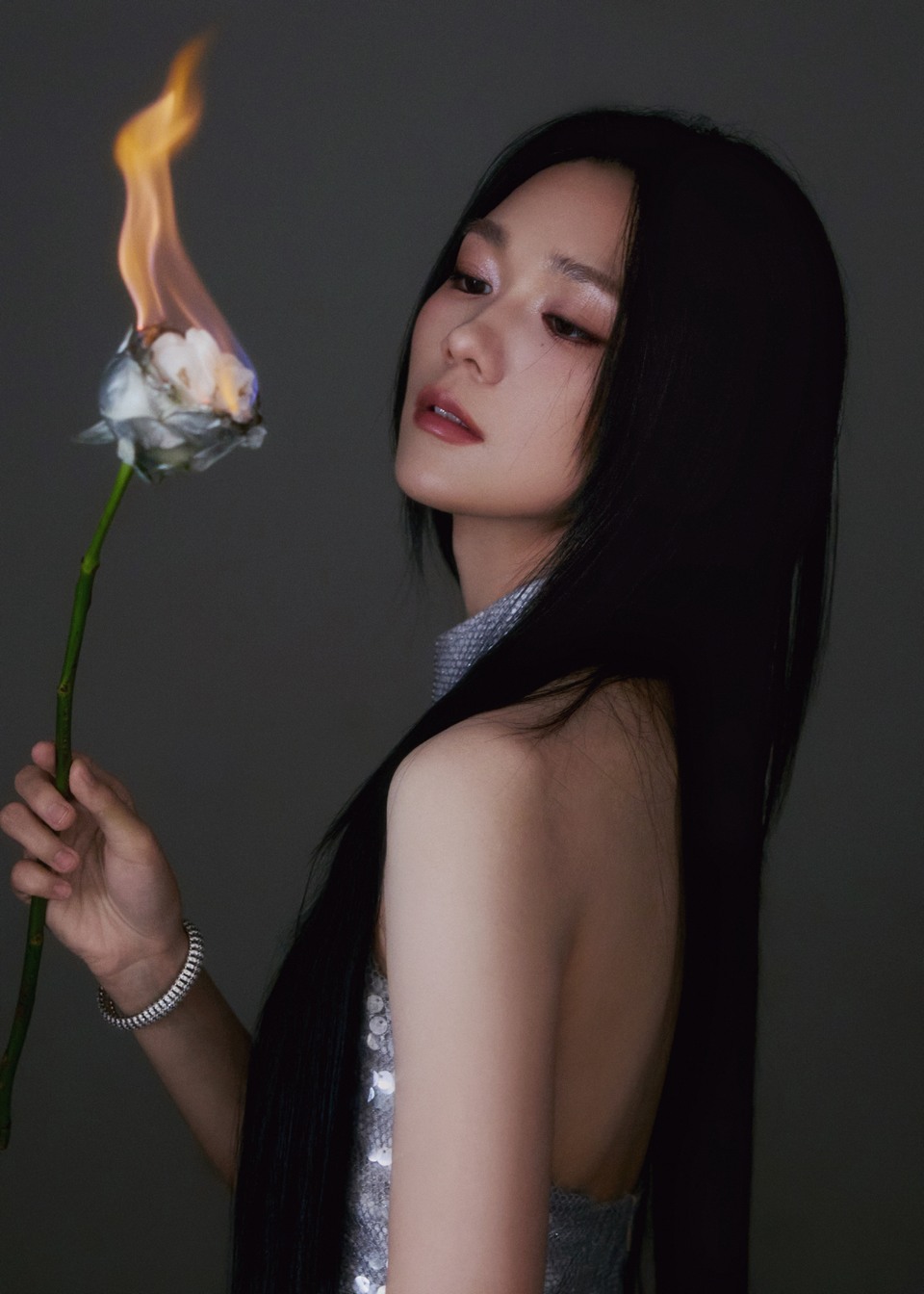 段奥娟光影璀璨如星点缀 燃烧的玫瑰炽热纯粹  第10张