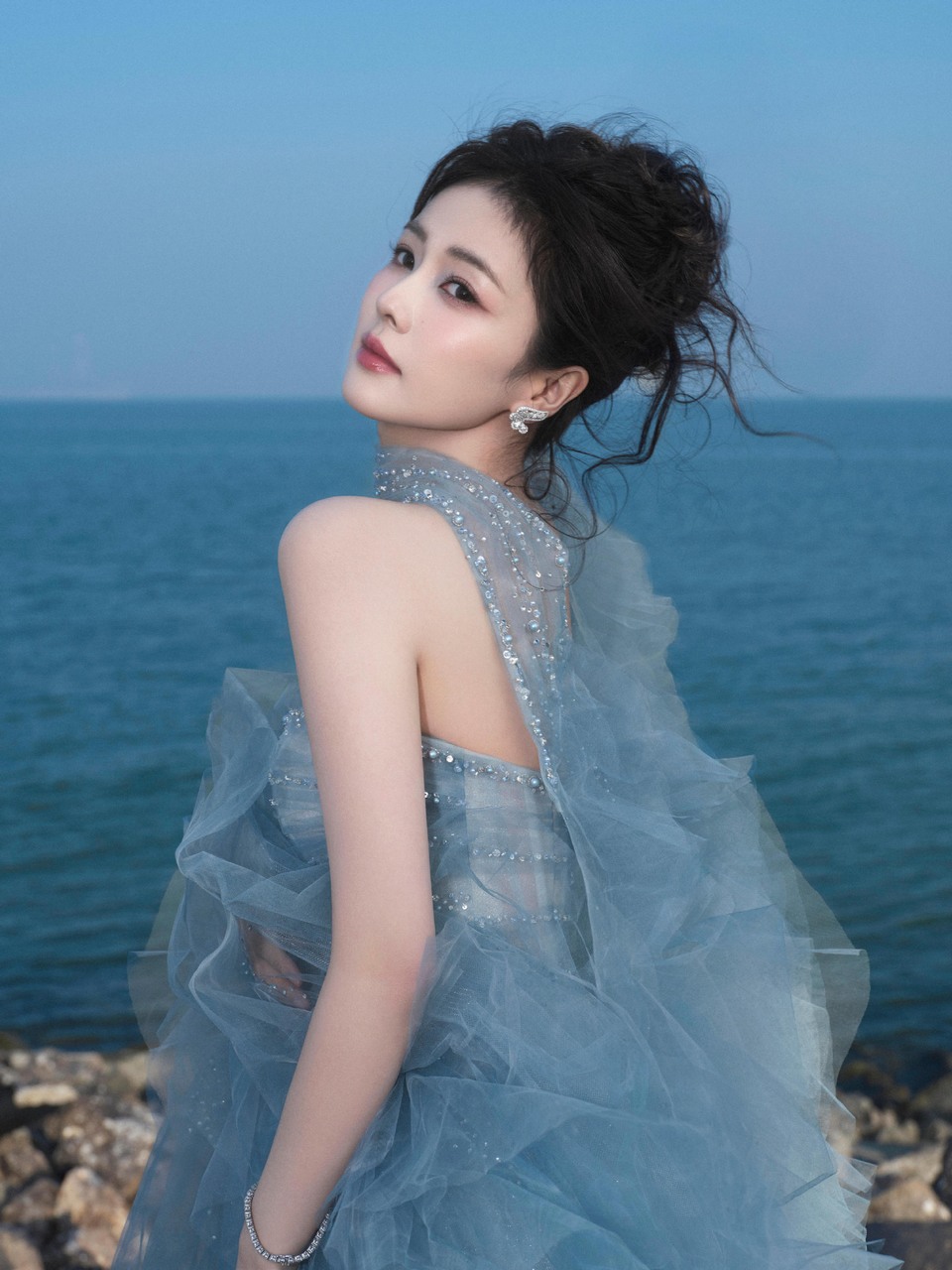 白鹿在海边拥星抱月 星河长明烁烁发光  第5张