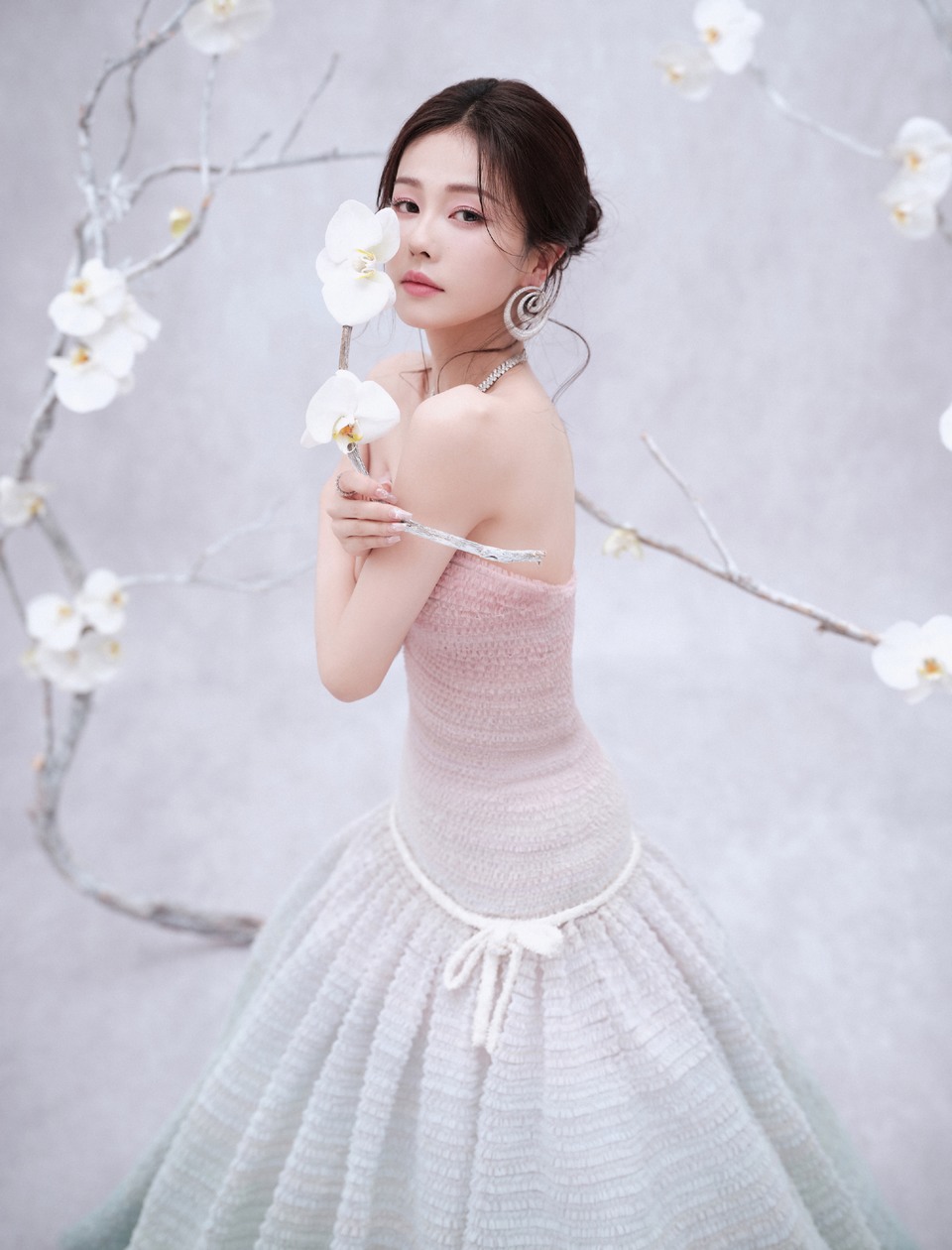 白鹿如花在野温柔热烈 花影婆娑共赏中式绮丽  第7张