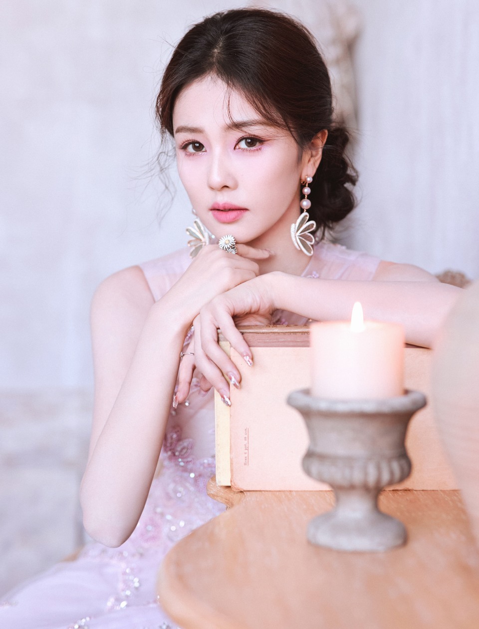白鹿展一袭柔光倩影 宁静梦幻熠动温婉神韵  第9张