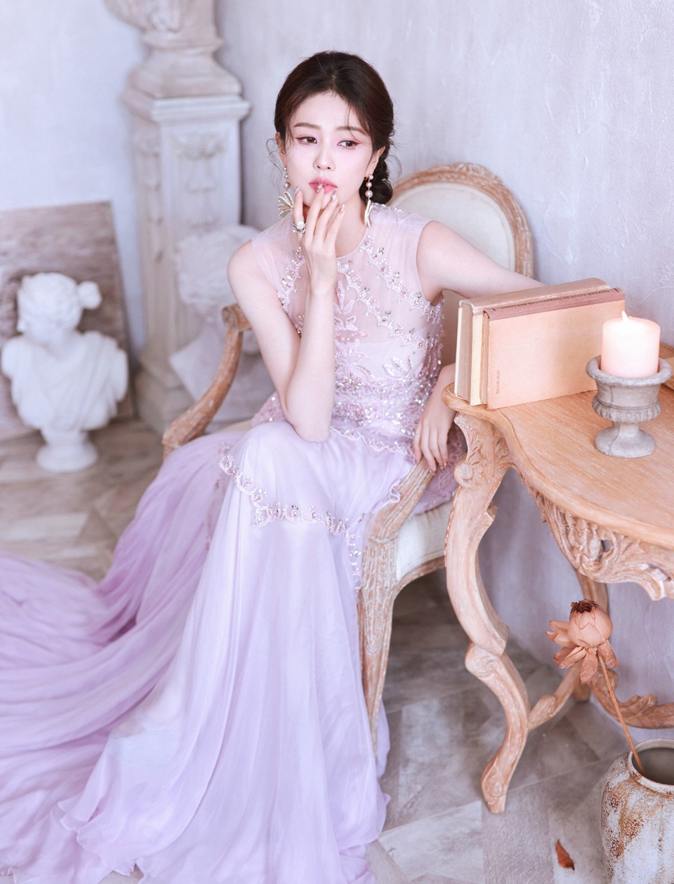 白鹿展一袭柔光倩影 宁静梦幻熠动温婉神韵  第10张