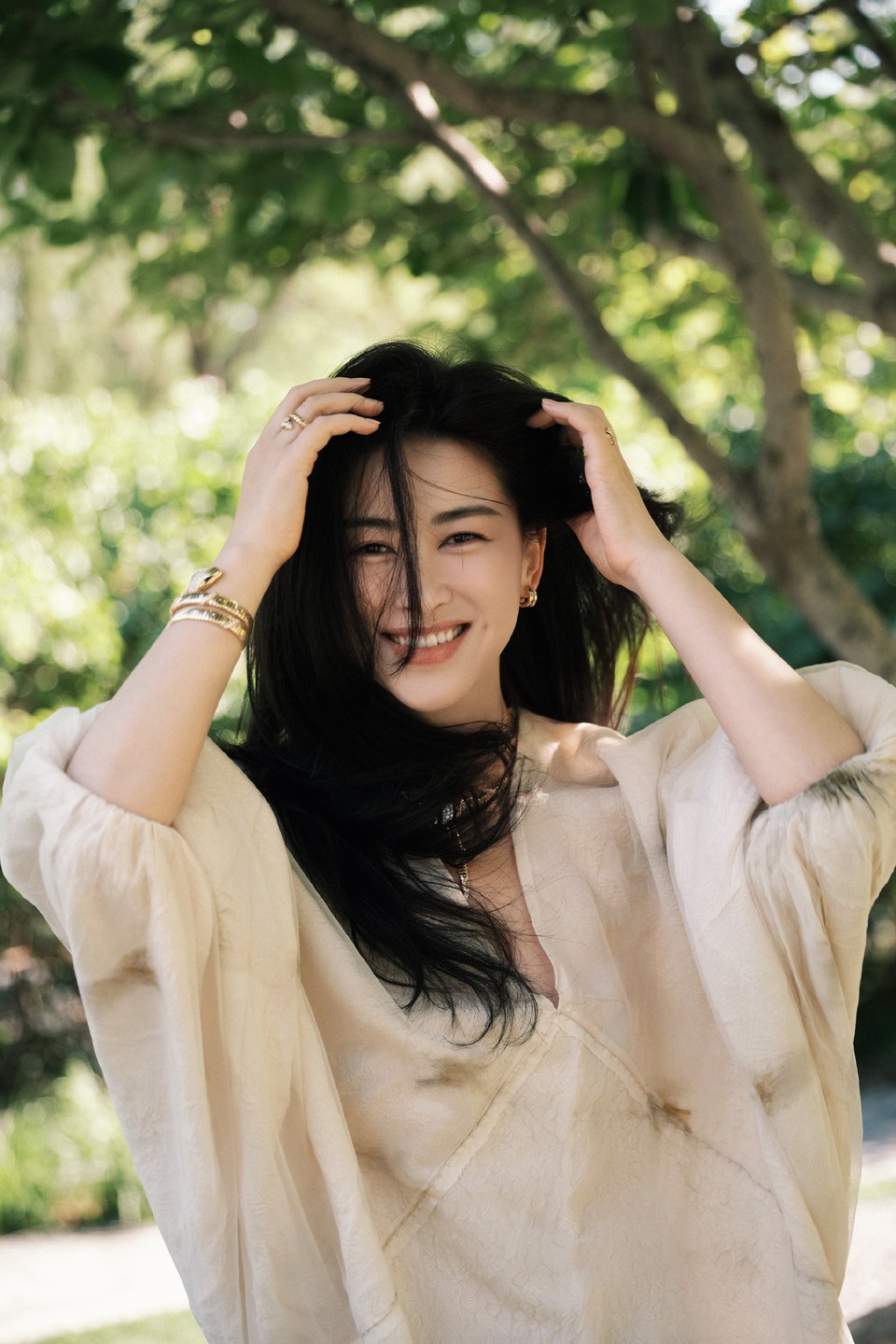朱珠载满欢乐与浪漫 生活盎然驶向心灵的远方