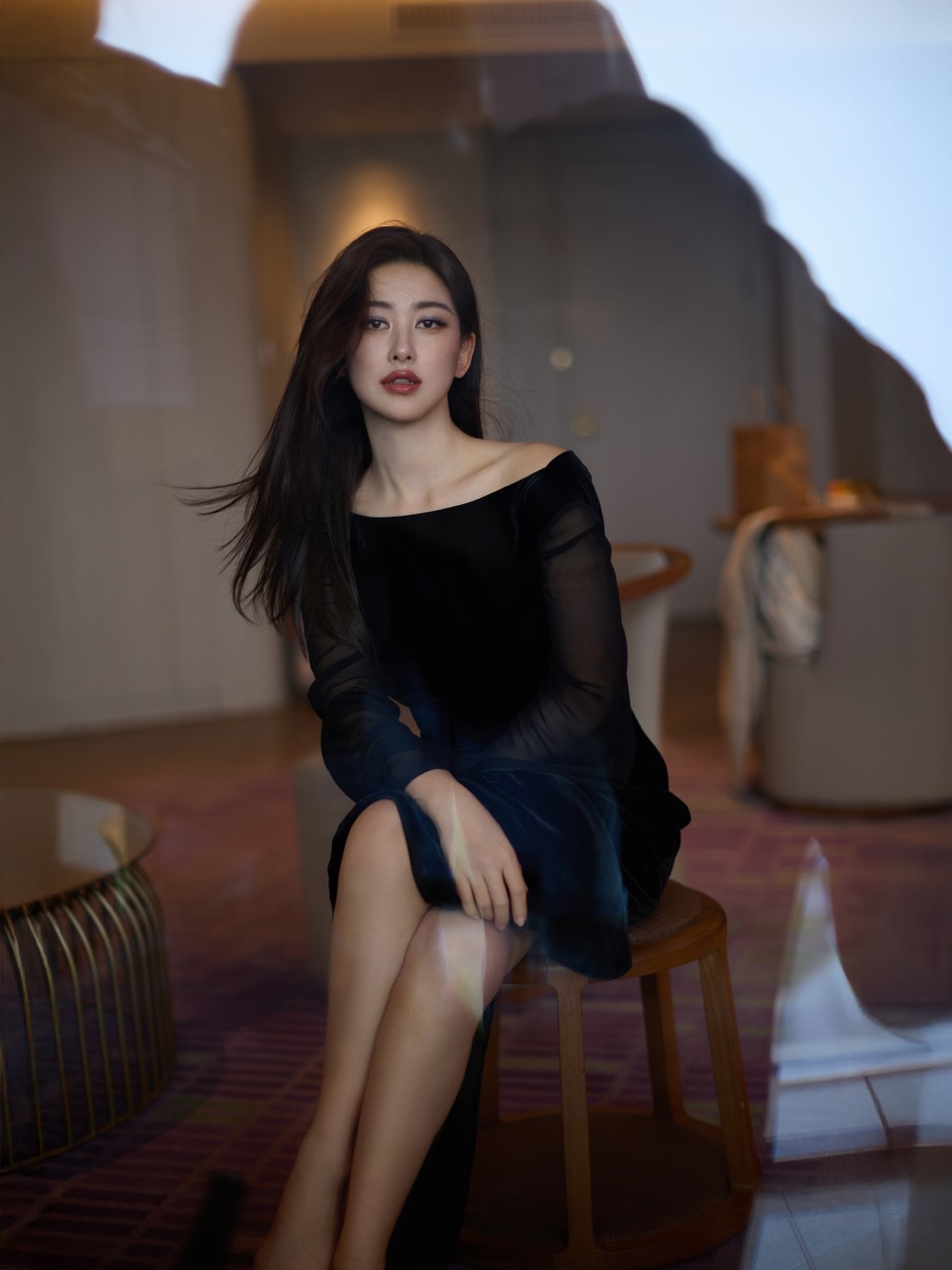 朱珠暮色垂落成纱瞬息定格 步履间漫溯星光