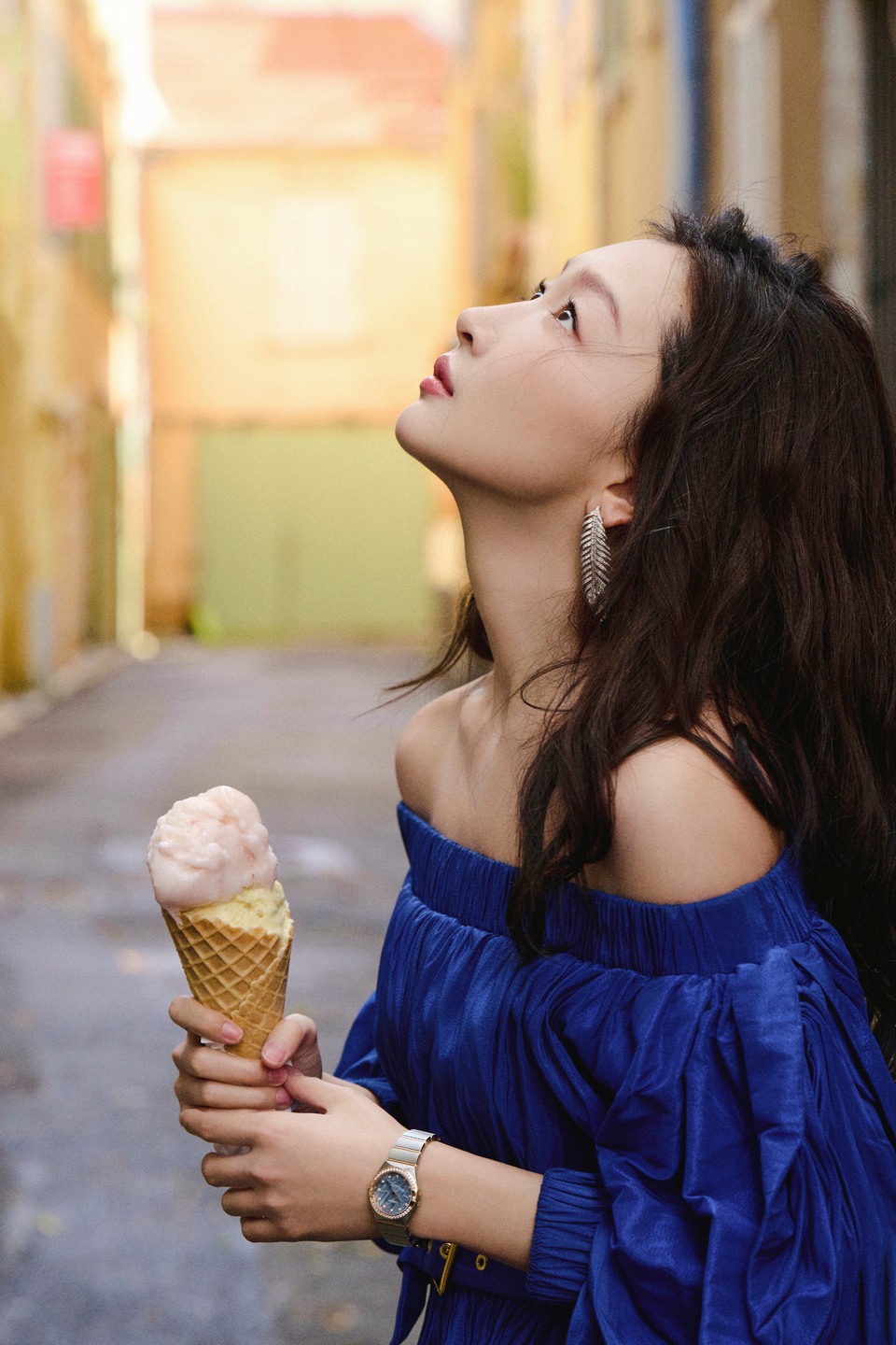 周冬雨光影凝萃沉浸南法逸韵 影为引浪作序  第8张