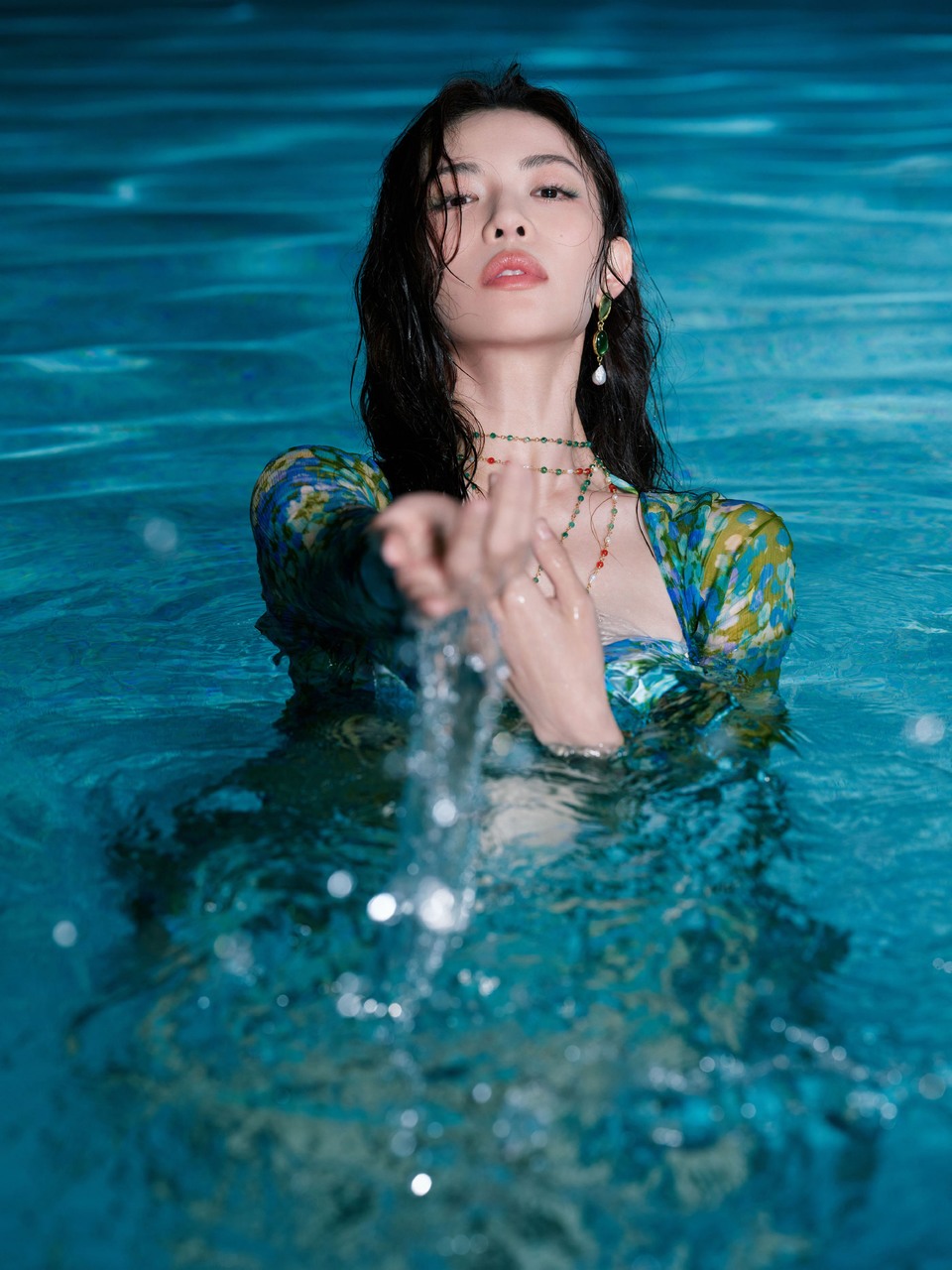 钟楚曦化身美人鱼公主 欢迎坠入这场心甘情愿的沉溺  第11张