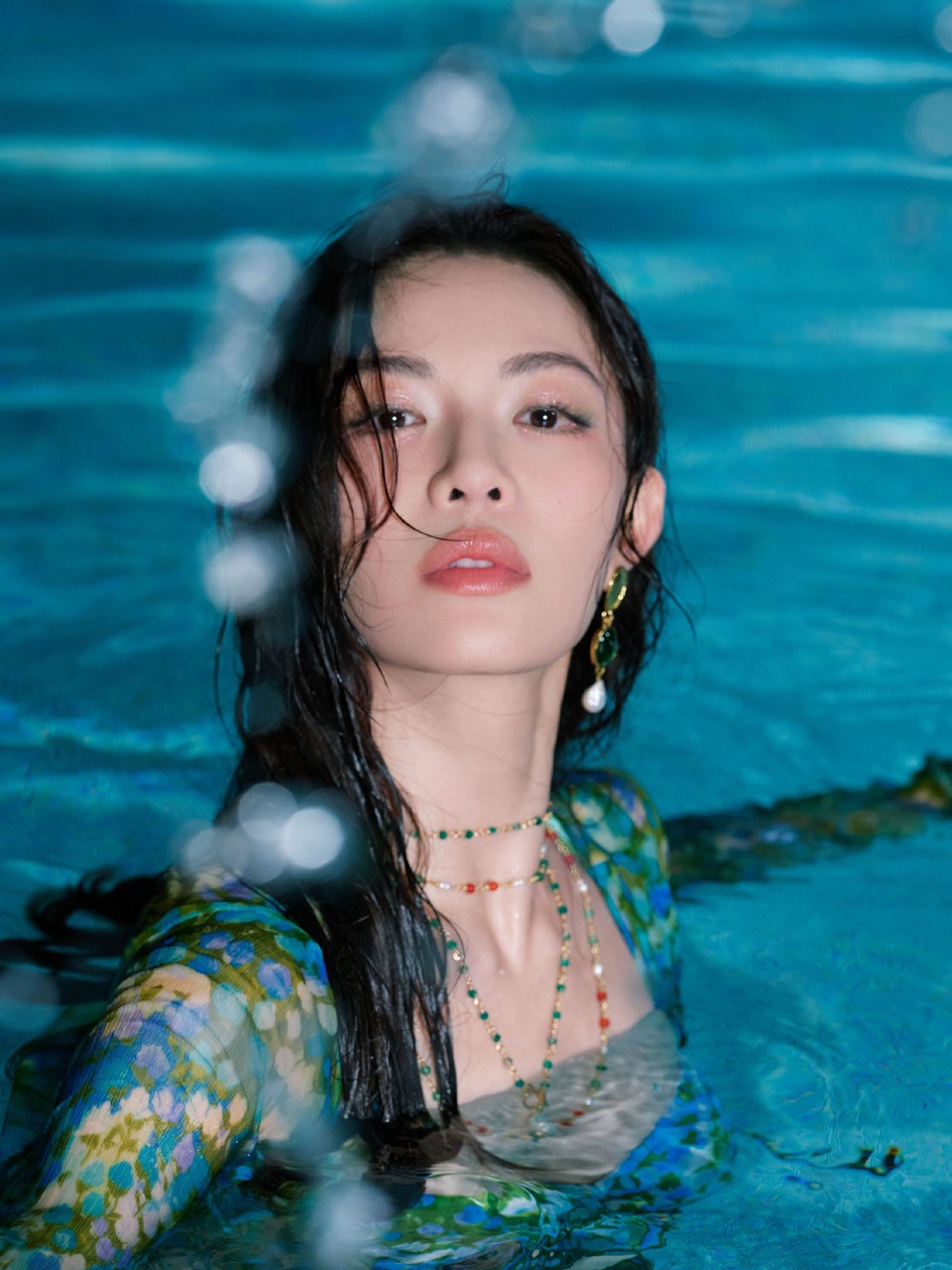 钟楚曦化身美人鱼公主 欢迎坠入这场心甘情愿的沉溺  第9张