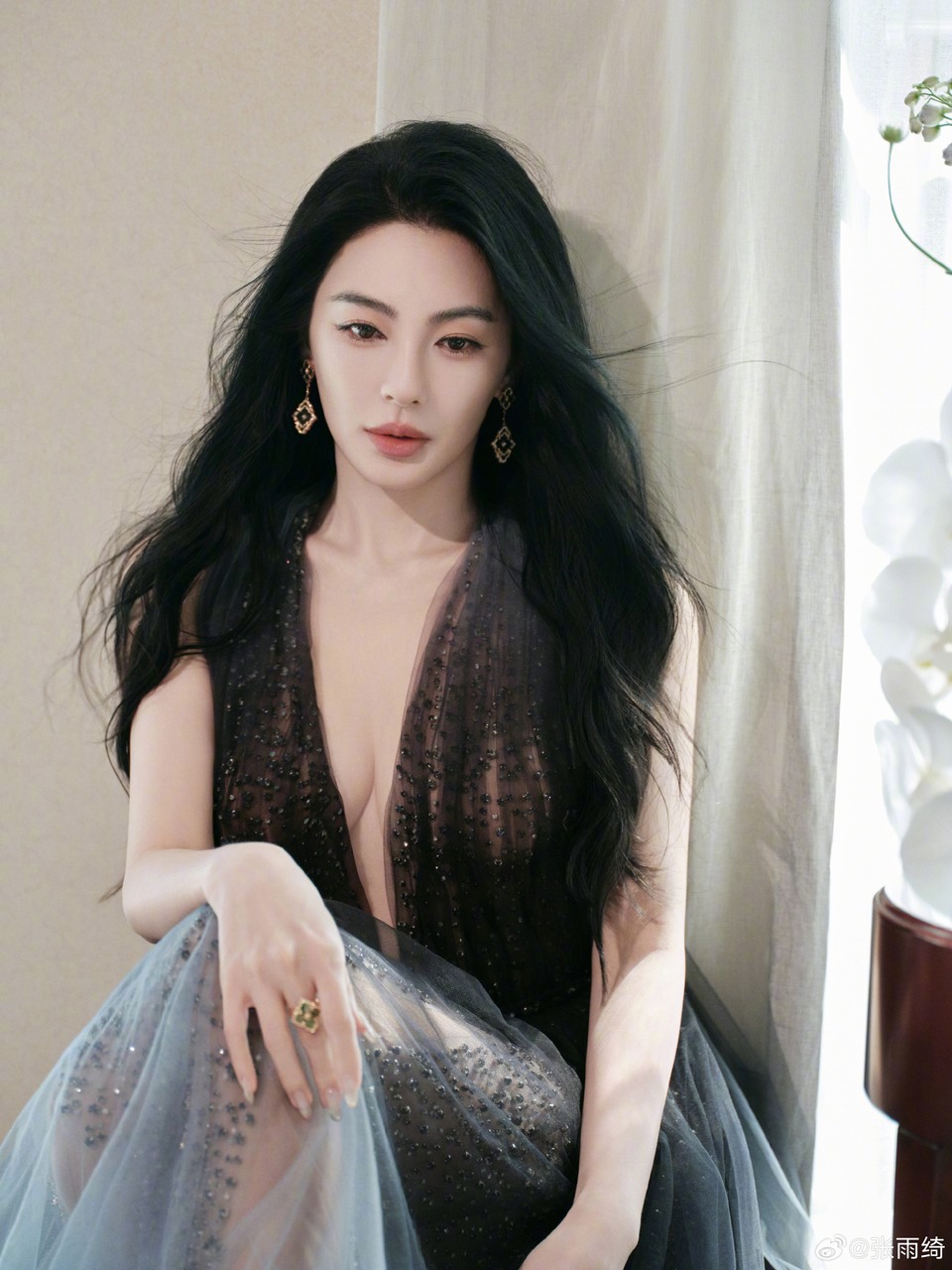 张雨绮愿光影与匠心温婉灵动 共绽多元精彩