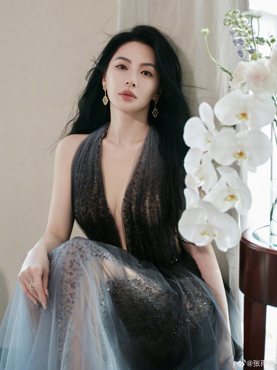 张雨绮愿光影与匠心温婉灵动 共绽多元精彩