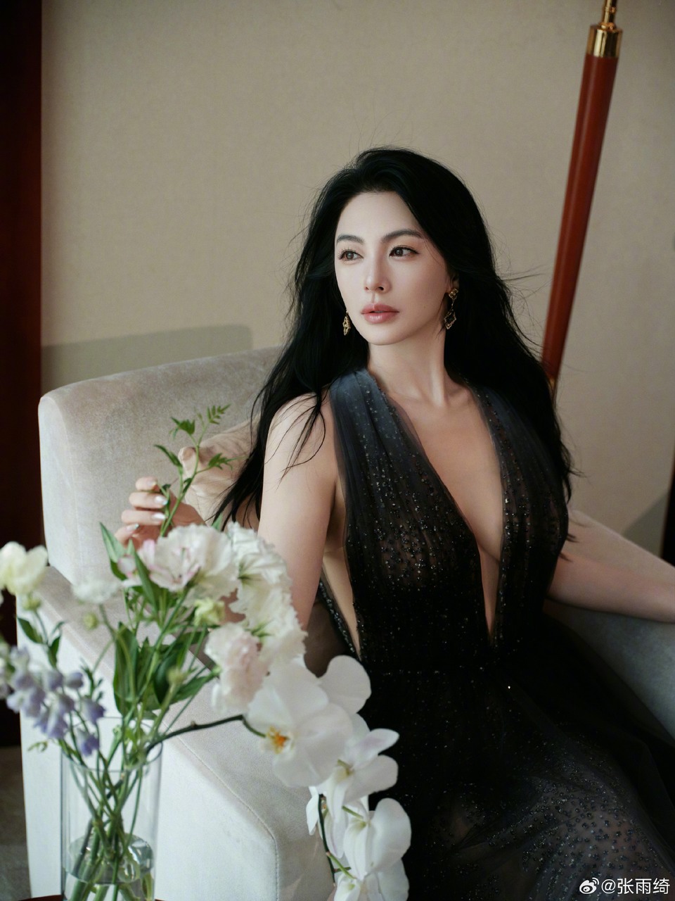 张雨绮愿光影与匠心温婉灵动 共绽多元精彩