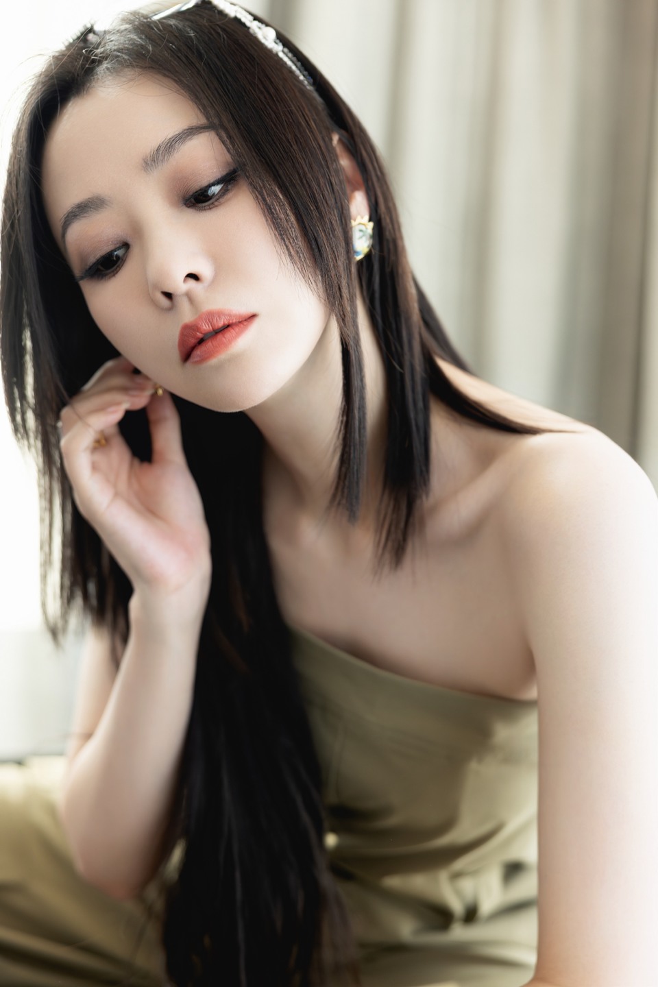 张靓颖眸光相触飒然如锋 捕捉今日份冷面酷飒版  第8张