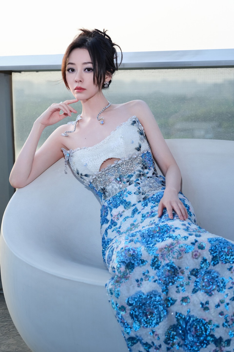 张靓颖轻盈柔软韧性如初 一起踏入浪漫之境  第2张