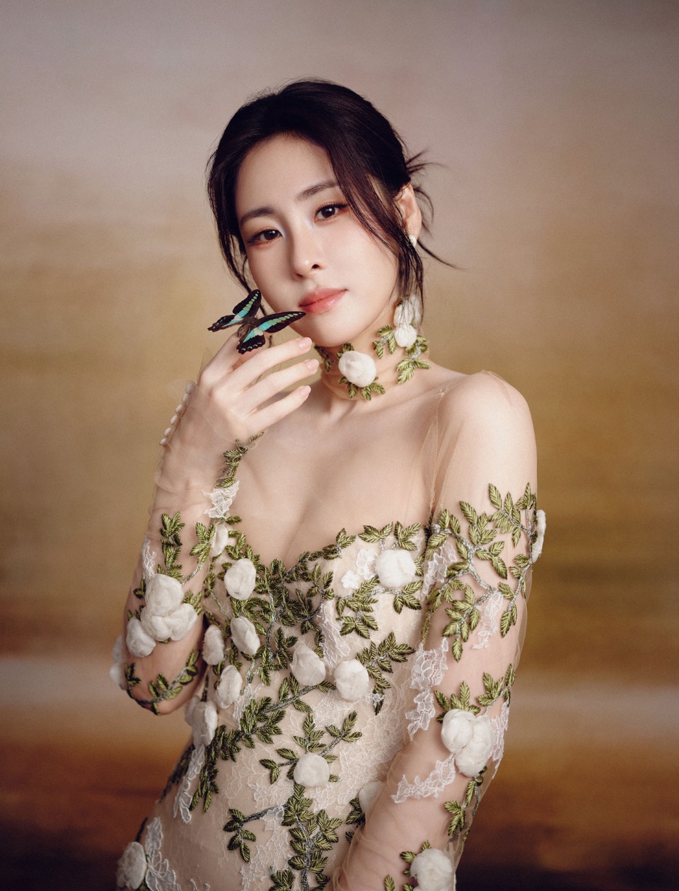 张碧晨轻拥微风织就细碎的光 自然在静默里缓缓铺开  第3张