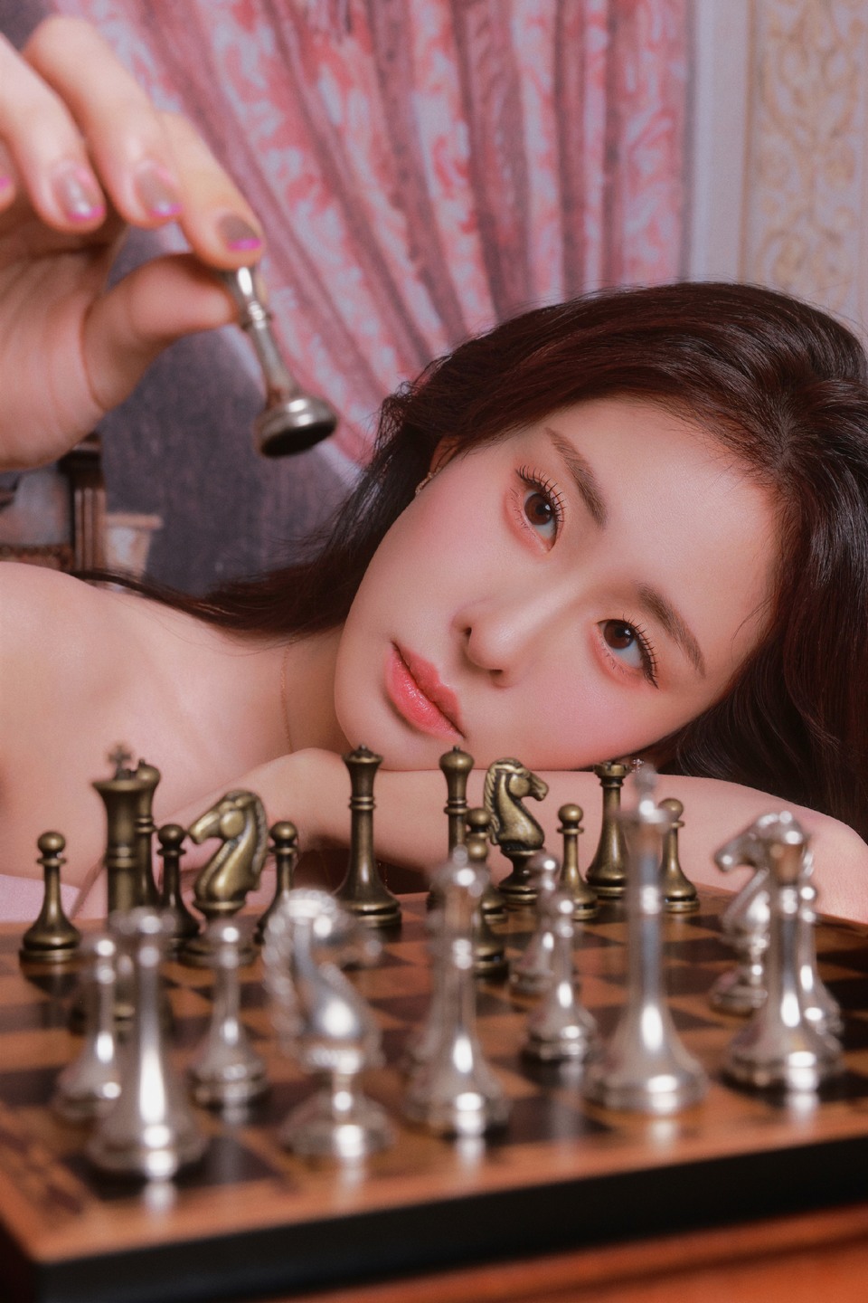 张碧晨掉进古典油画里 裙摆轻柔舒展如蝶翼飘扬  第9张