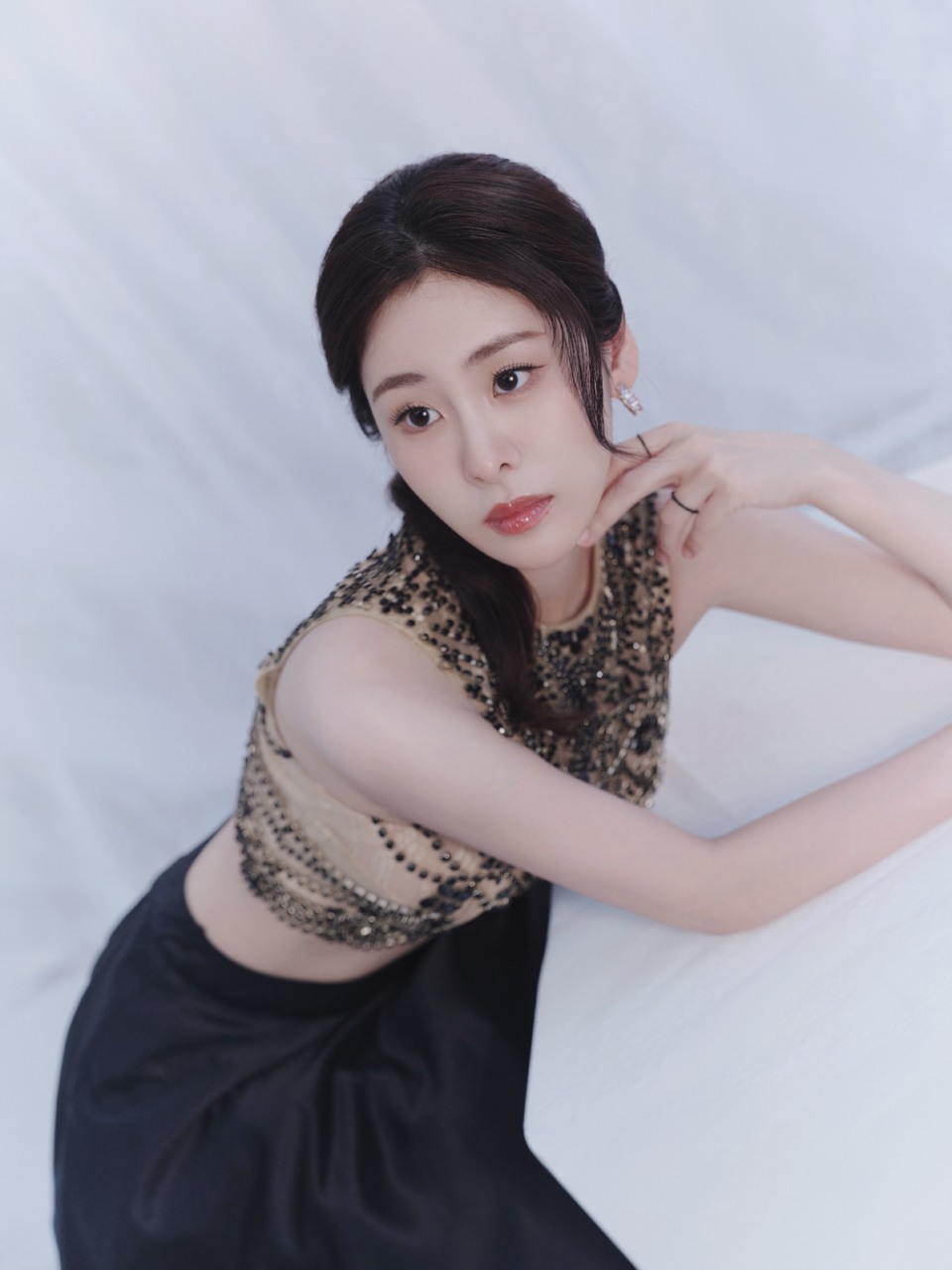 张碧晨蝉鸣晚风交织光影 歌声敲响温柔时光  第2张