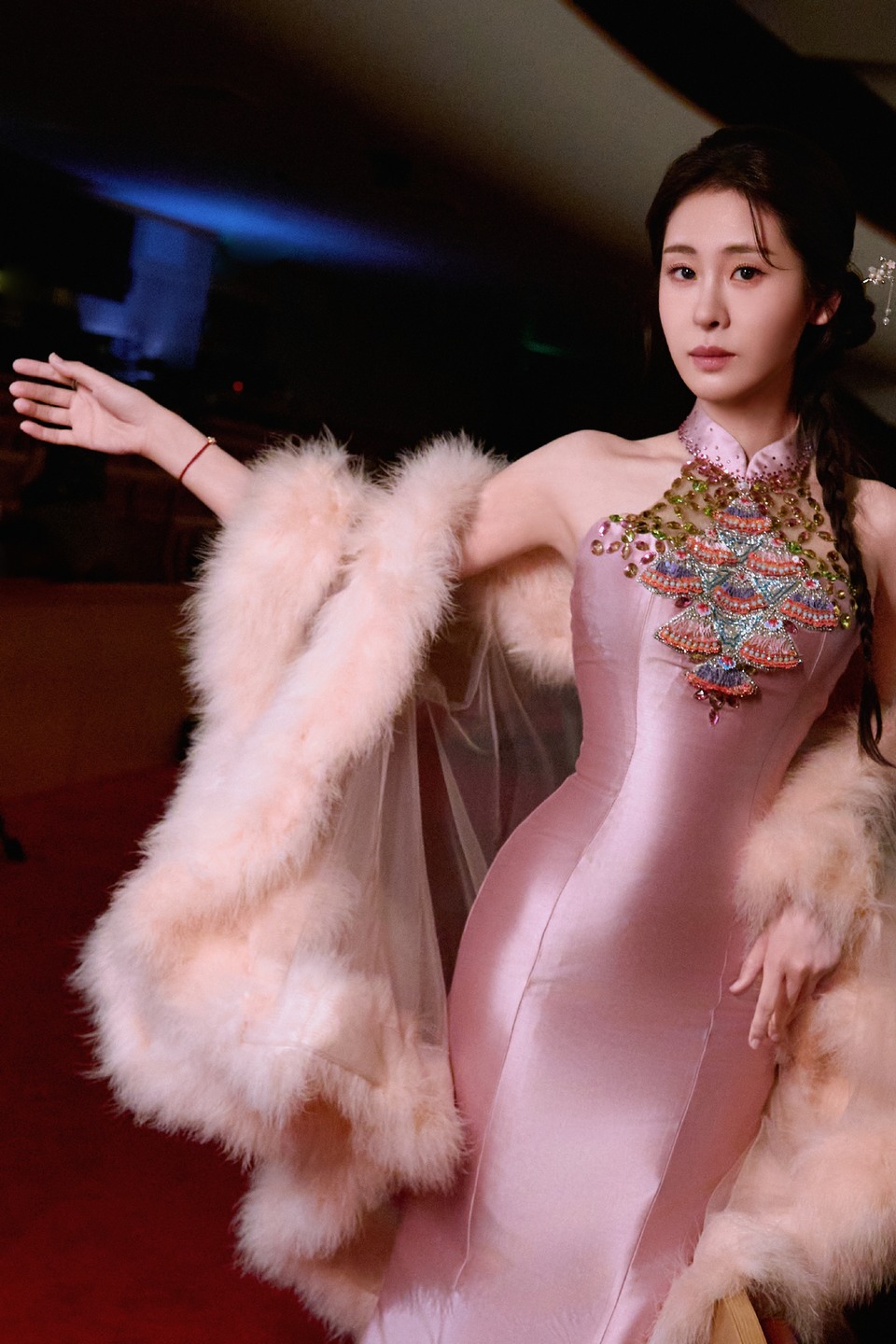 张碧晨刺绣编织朦胧梦境 薄纱漫舞缱绻时光  第3张