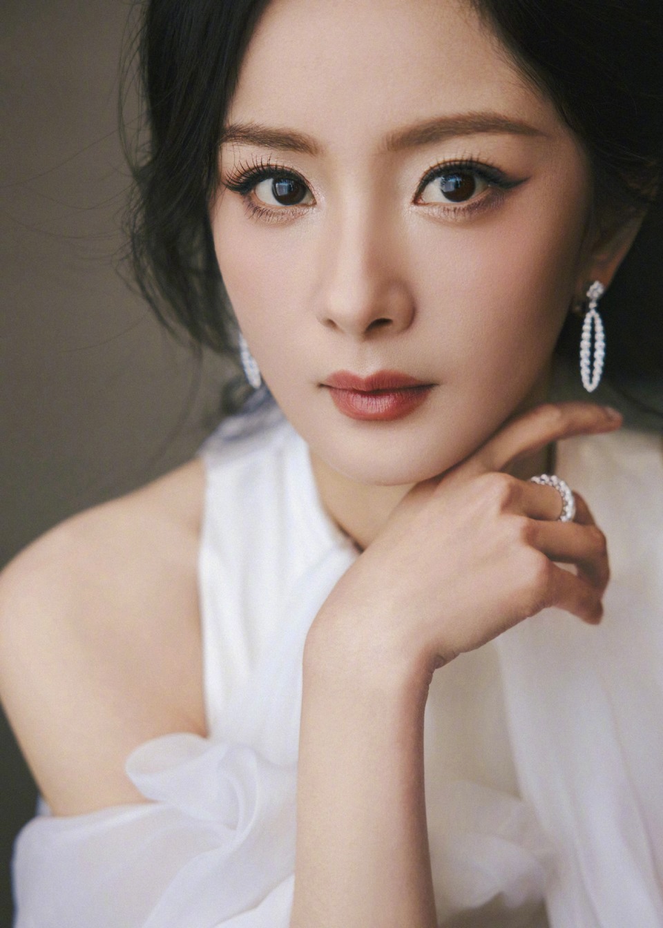 杨幂静静盛放美得不动声色 来自过往也通向将来  第9张