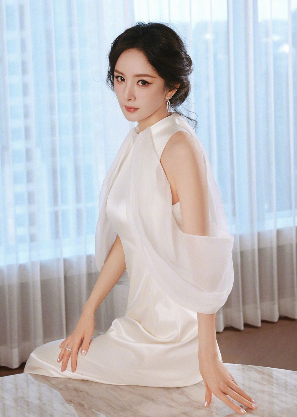 杨幂静静盛放美得不动声色 来自过往也通向将来  第5张