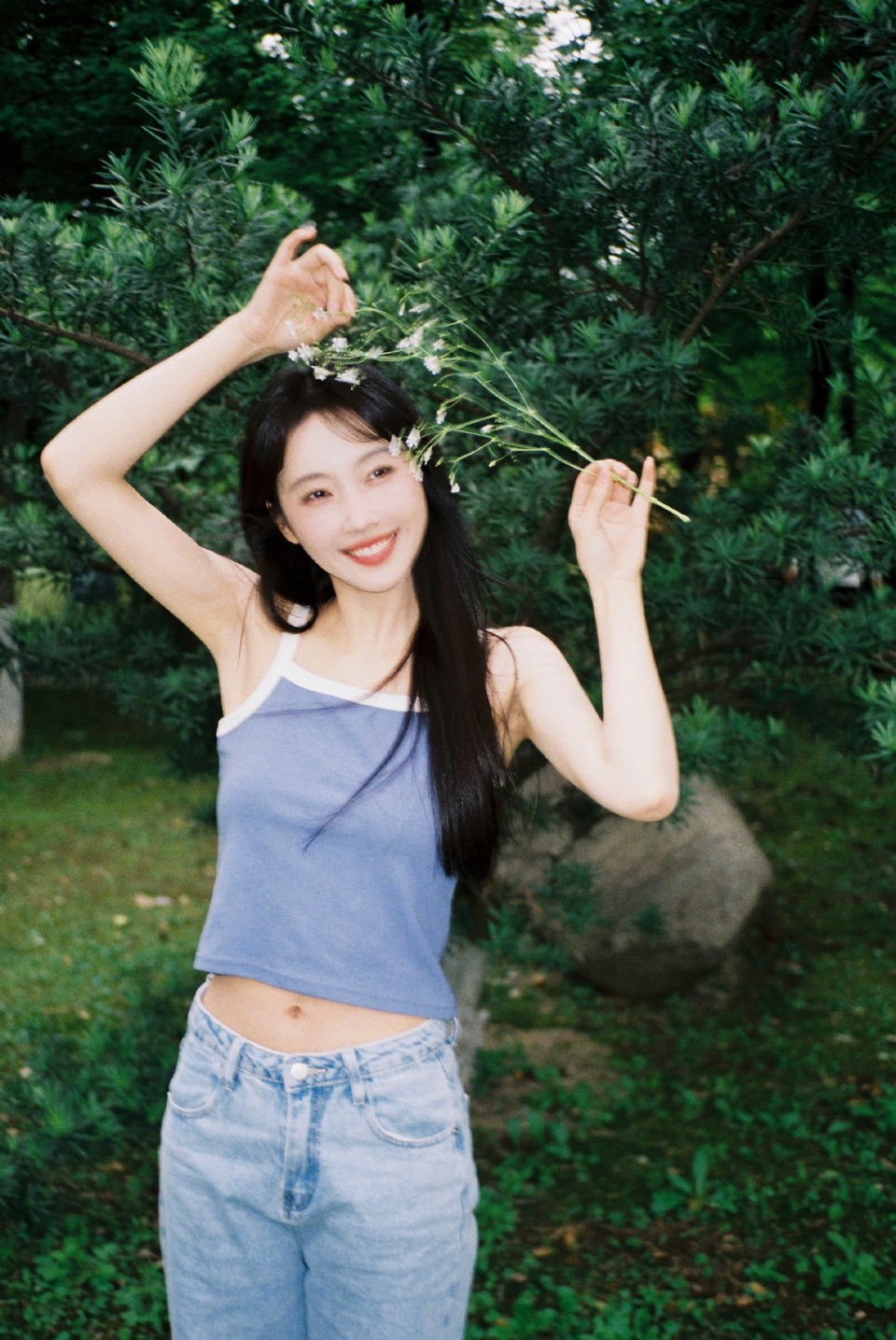 宣璐树荫之下蒲扇轻摇 重回夏日旧时光