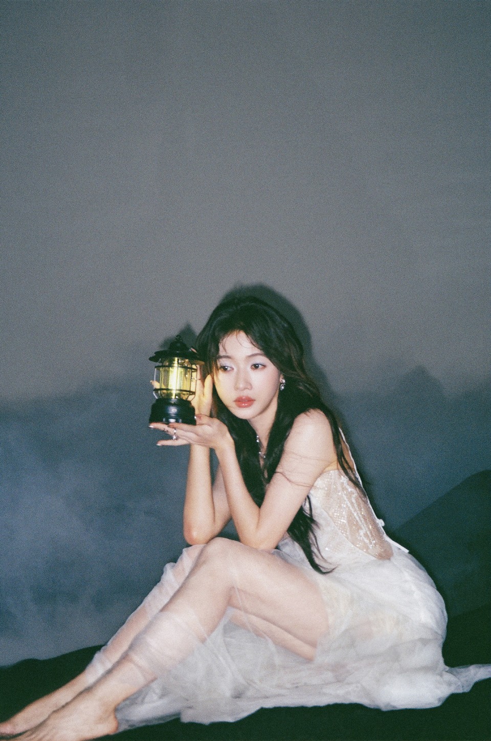 吴谨言薄纱如雾轻柔缱绻 眼底的光就是最耀眼的锋芒