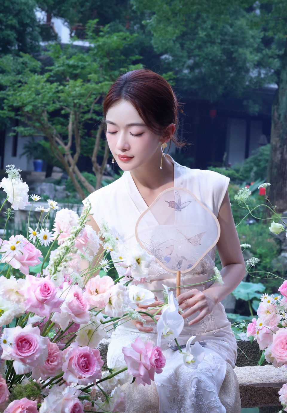 吴谨言如诗如画绮丽而含蓄 记录一些浪漫时刻  第7张