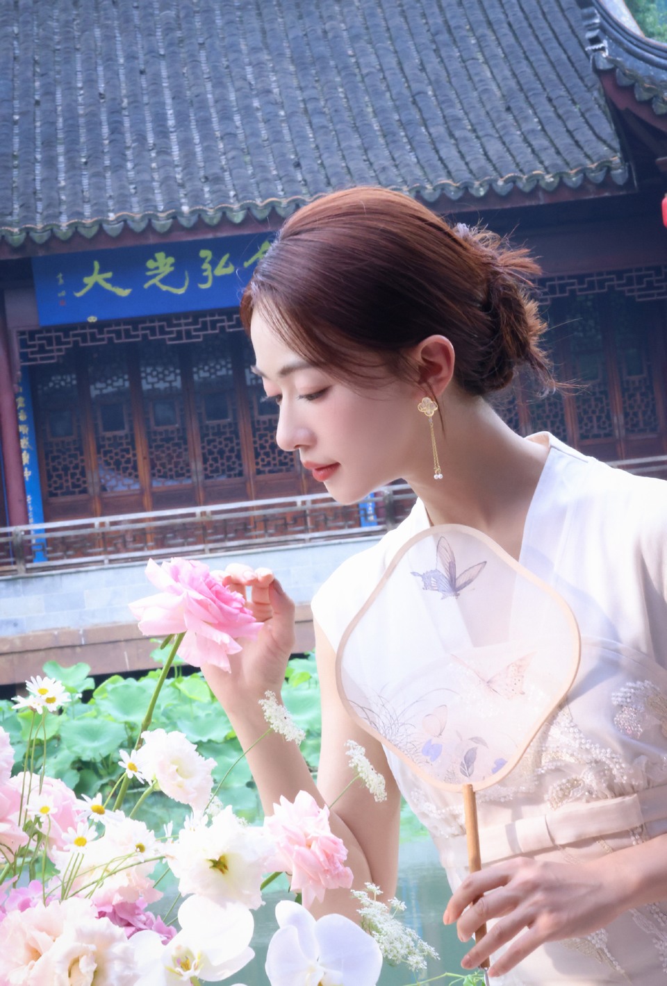 吴谨言如诗如画绮丽而含蓄 记录一些浪漫时刻  第8张