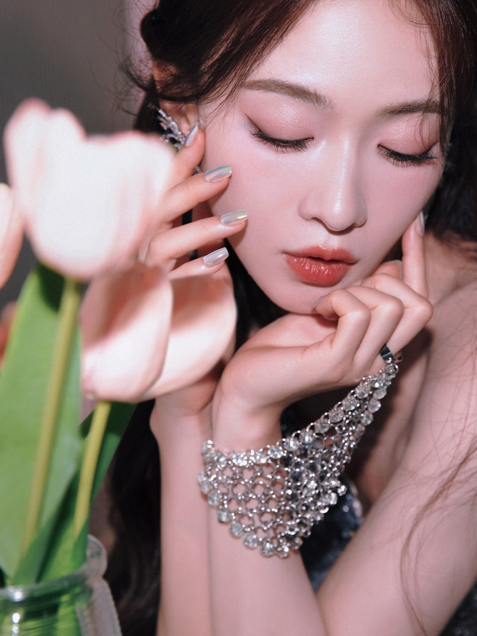 吴谨言穿梭于奇幻梦境 感受旖旎夏日的流光绚丽  第10张