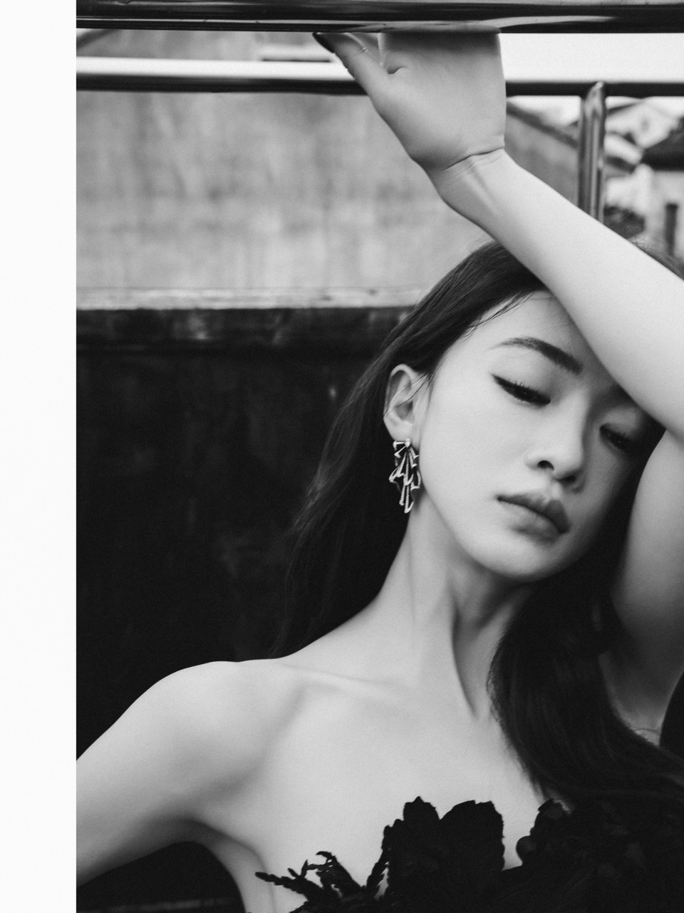 吴谨言黑天鹅系列 热烈盛夏享受这一刻的畅意  第7张