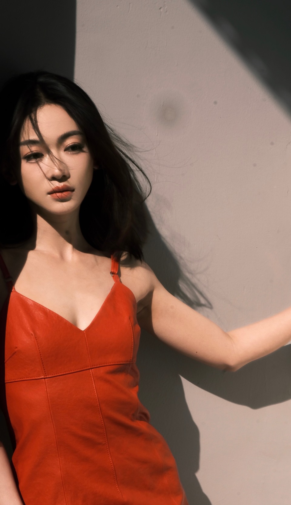 吴谨言美人在骨气韵摄心 率性之中流露出诱惑气氛  第9张