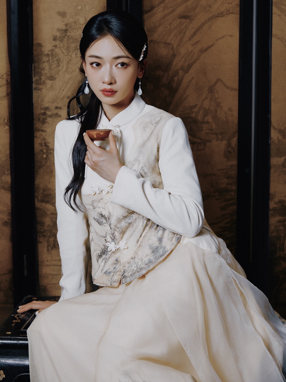 吴谨言织一卷锦梦 楚楚动人如画闪耀深情演绎