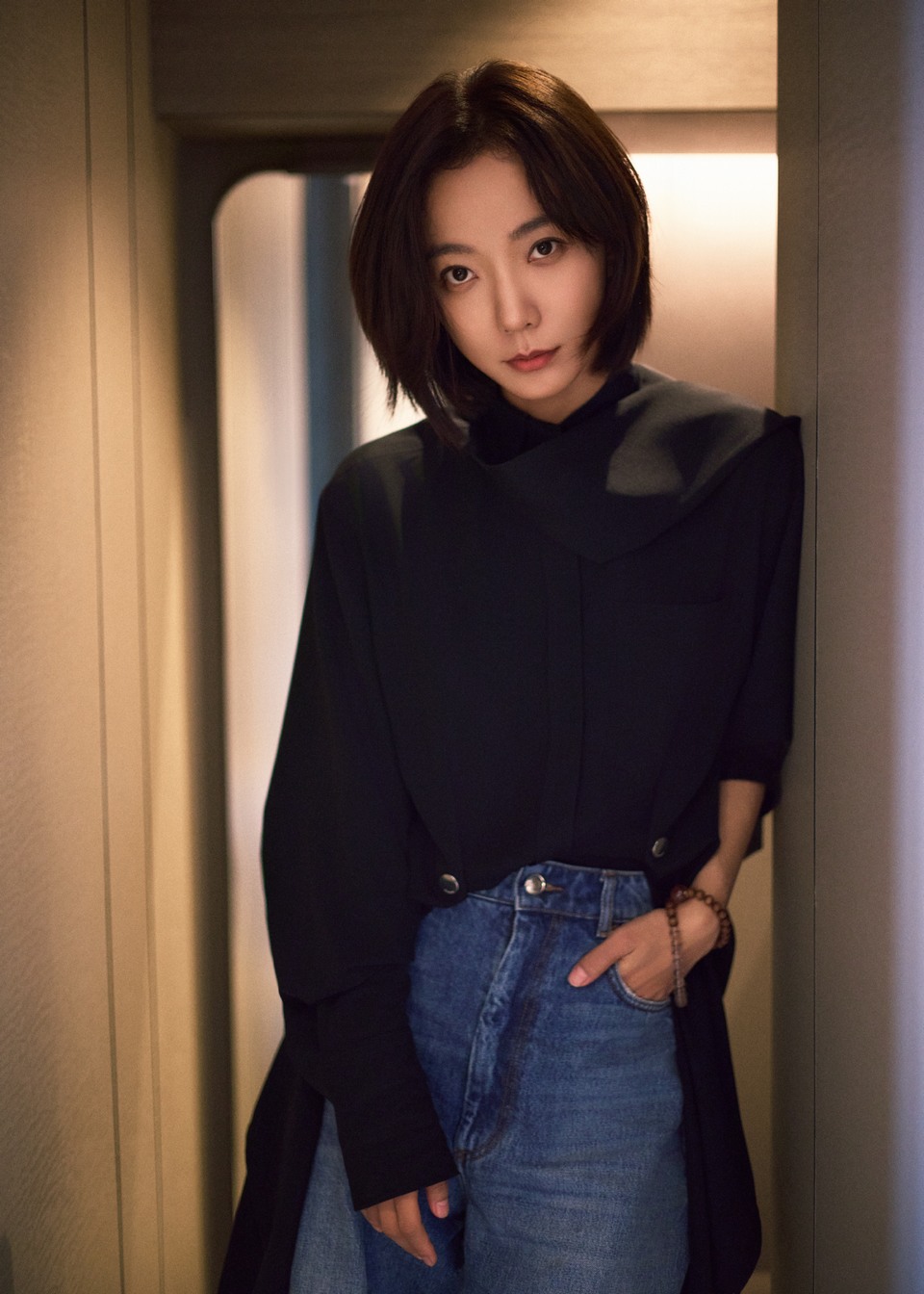 王珞丹伊人静伫自成格调 眸光流转邂逅纯粹  第6张
