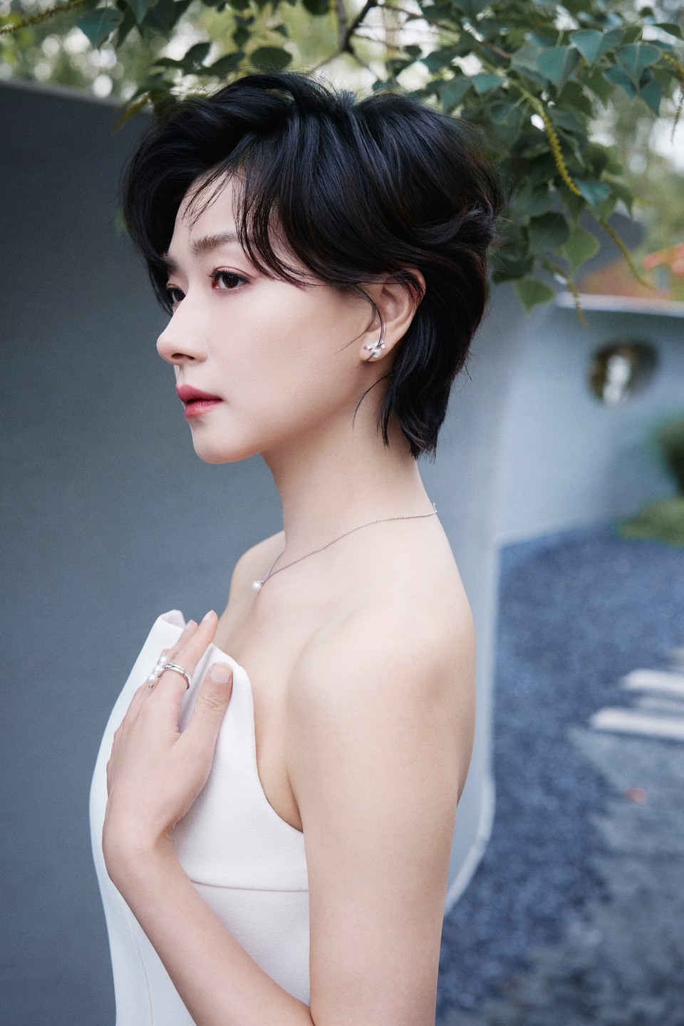 万茜悠然自若 婉约优雅之中又透露非凡气度
