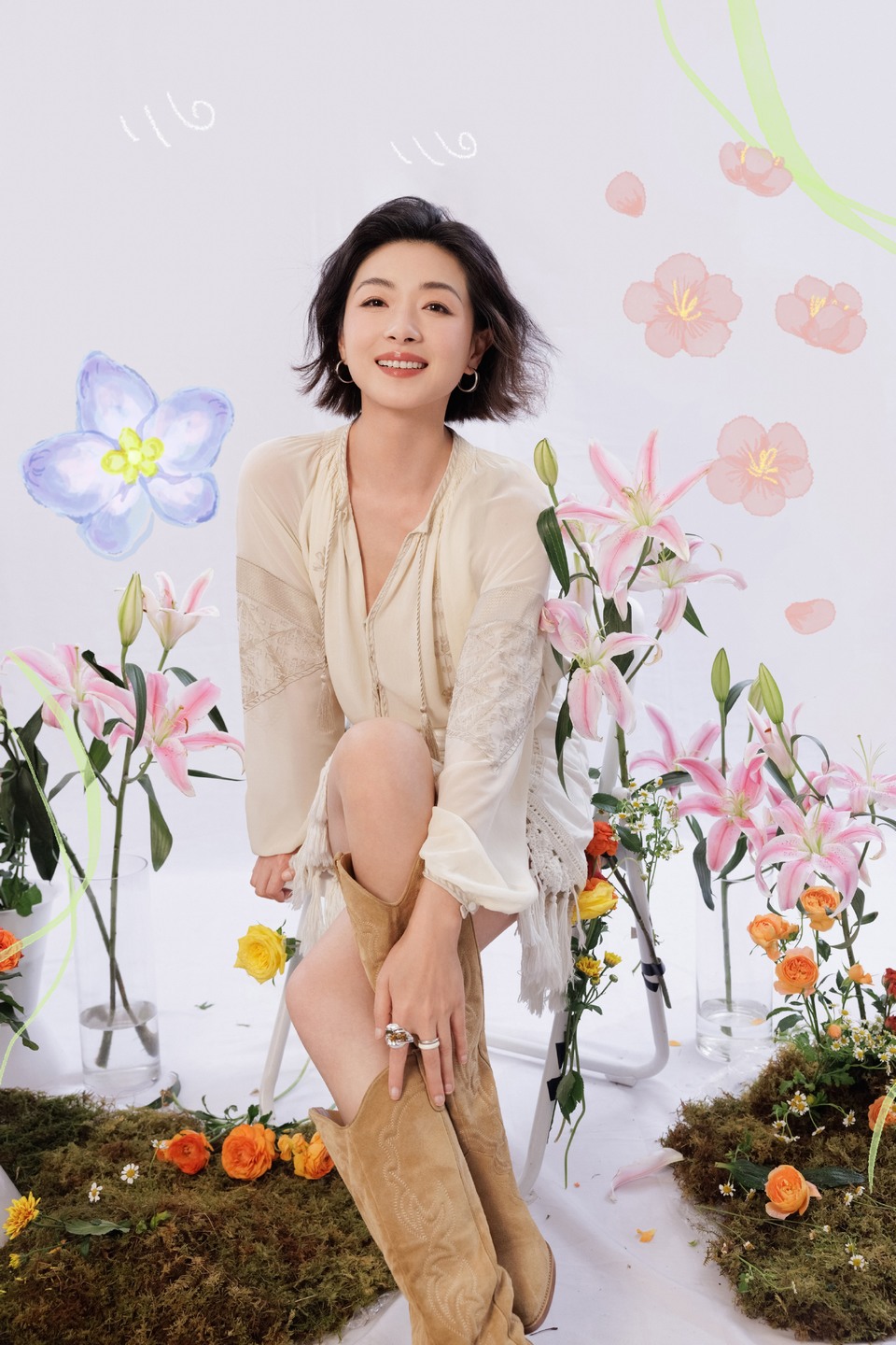 万茜妙笔生花佳人如画 置身繁花之境浅笑嫣然