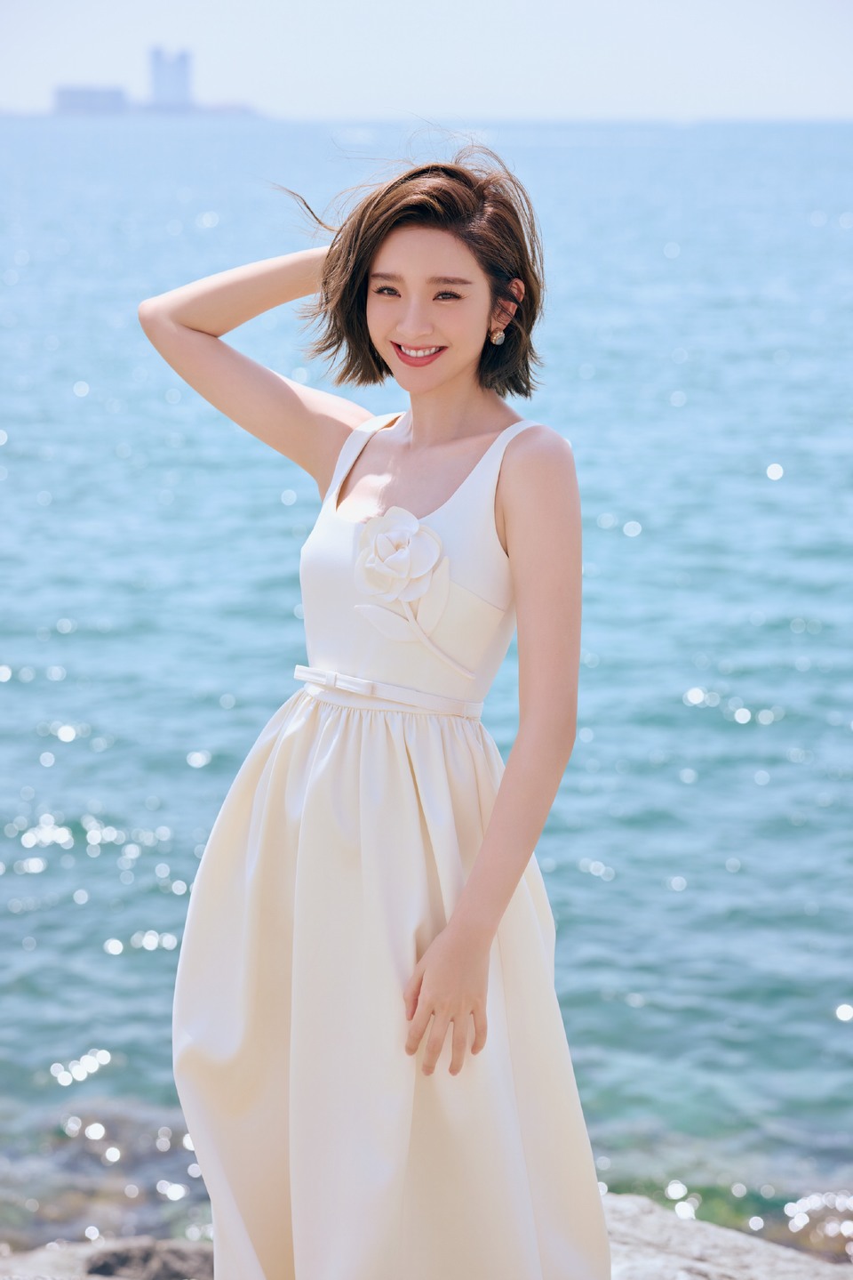 唐艺昕解锁全新视角 记录和蔚蓝大海的邂逅